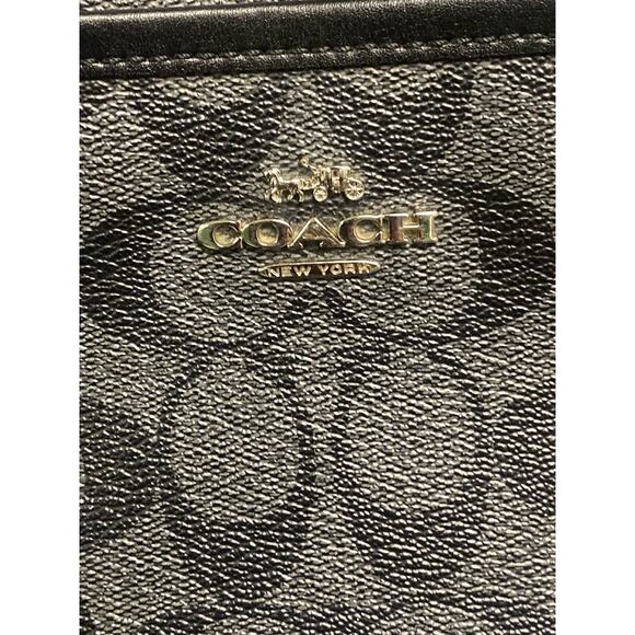 Black Crossbody Coach Purse Pebbled Leather Logo Design - Picture 5 of 5